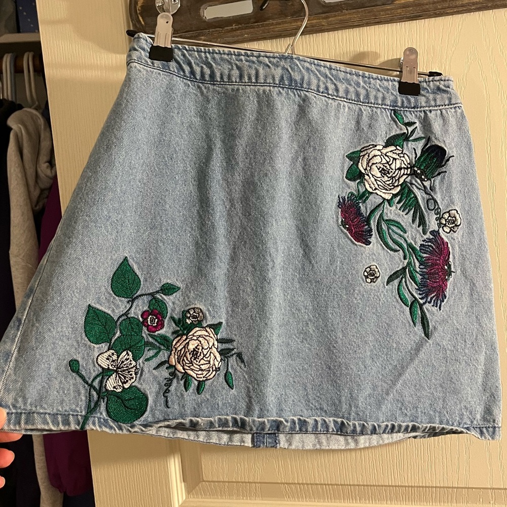 Embroidered denim mini skirt